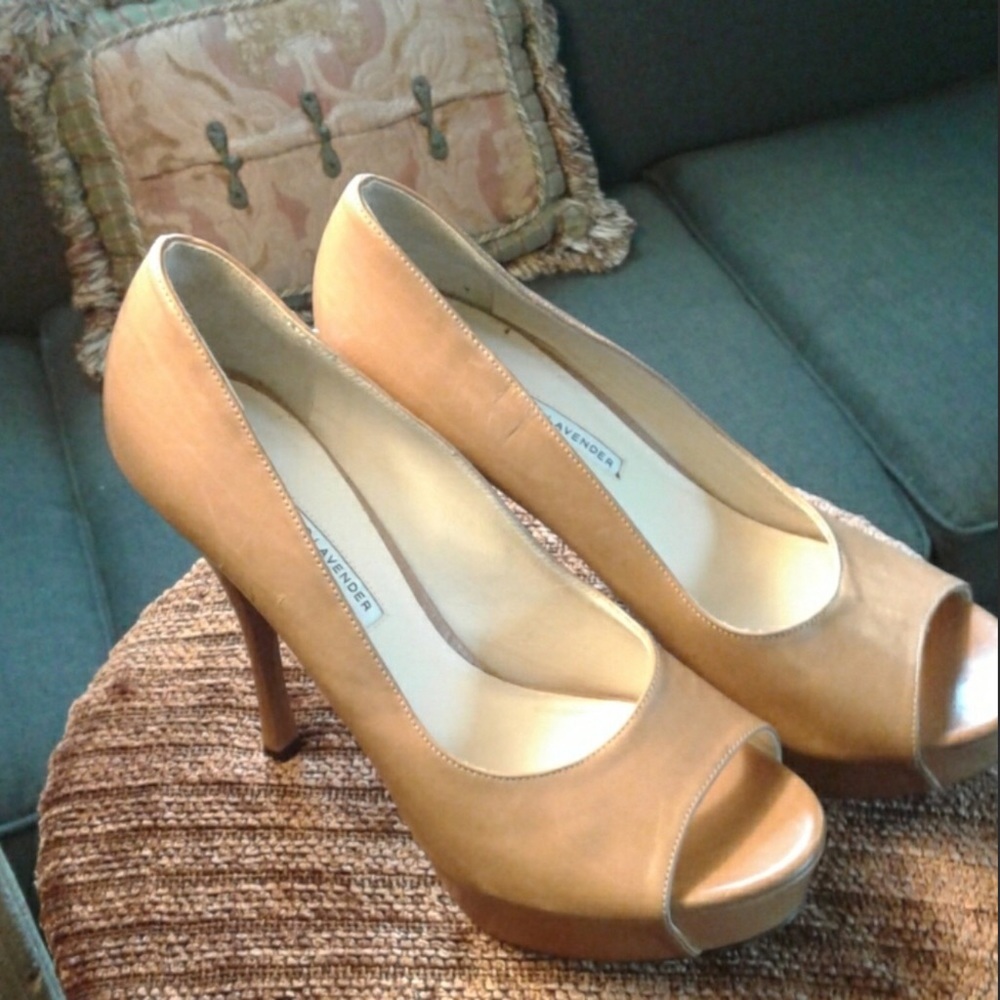 Vera Wang Lavender Sherry Pumps - Picture 4 of 5